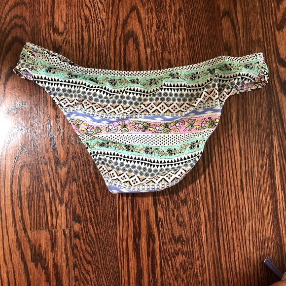 Victoria’s Secret Aztec patterned bikini bottoms - Picture 2 of 3